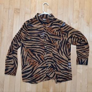 Chico's size 2 Large Tiger Animal Print Button Down Long Sleeve No Iron top